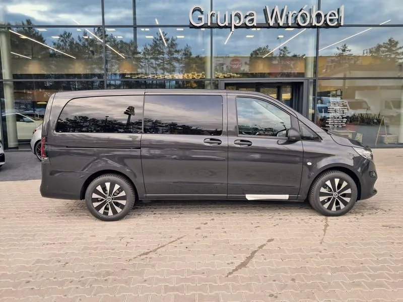 Auto 9-osobowe: kiedy się opłaca i na co zwrócić uwagę?